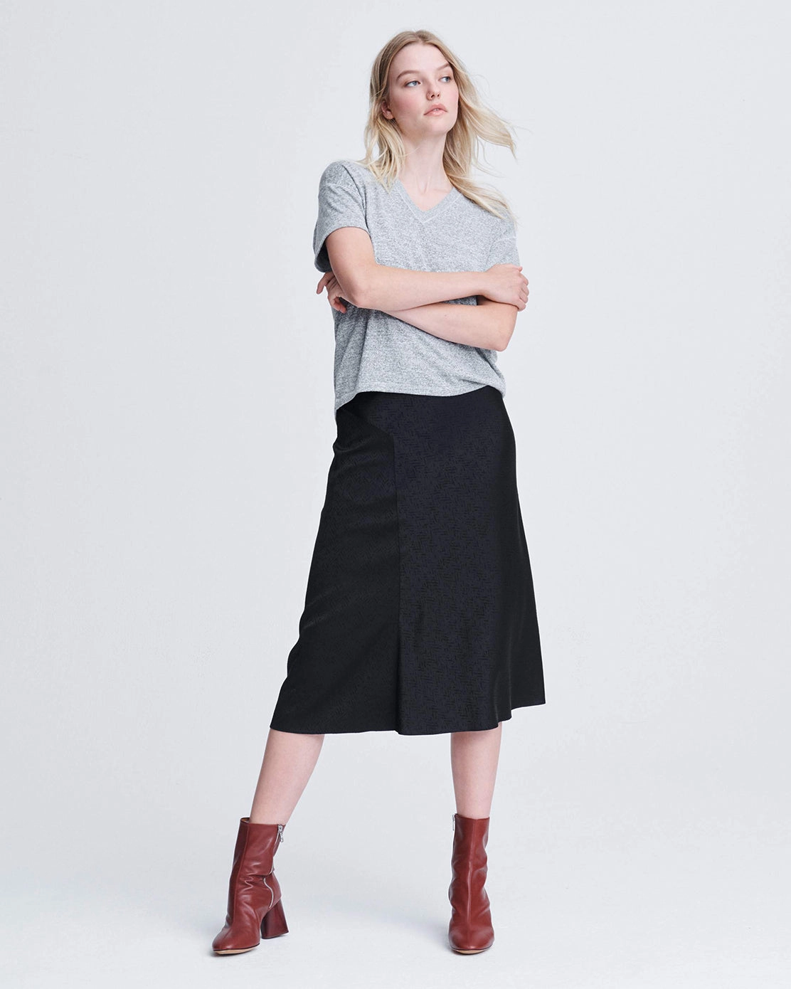 Avryl V-neck Short Sleeve T-shirt