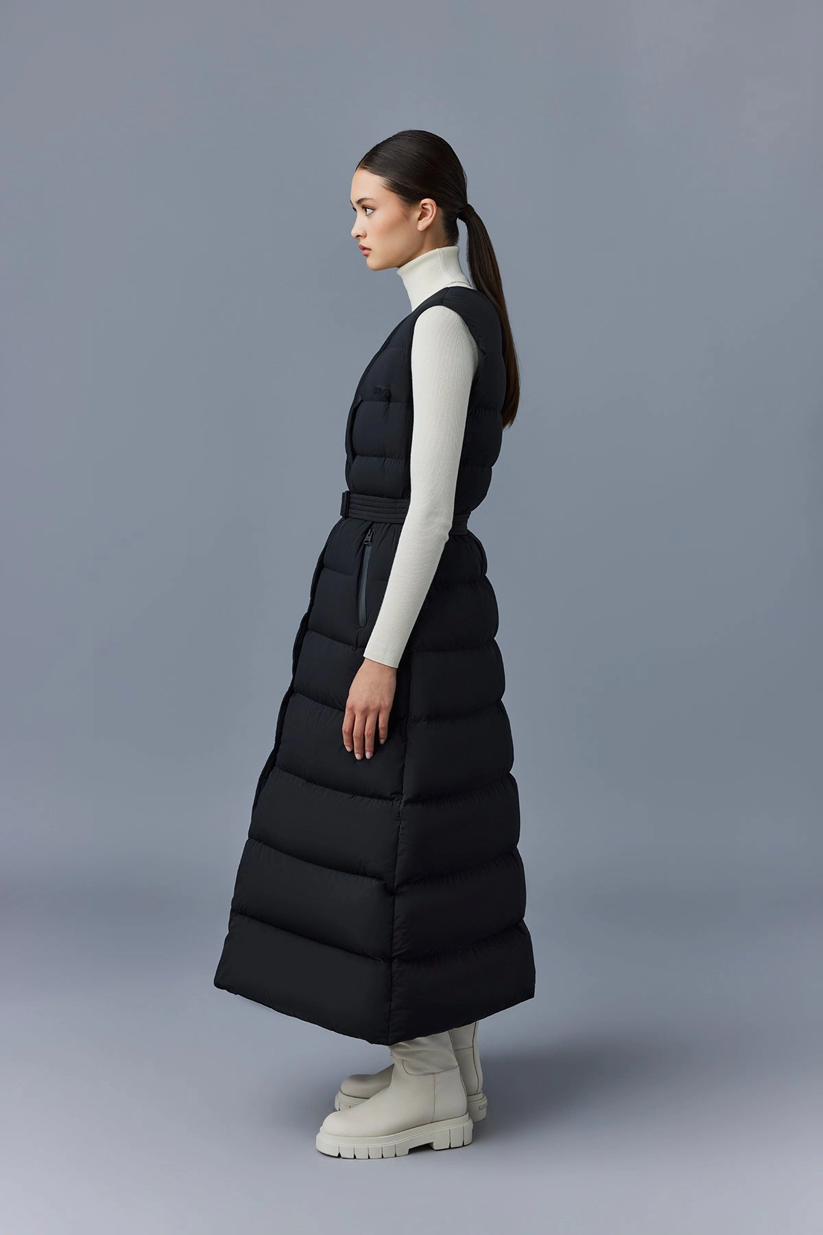 MISTY-CITY Sleeveless light down coat Black